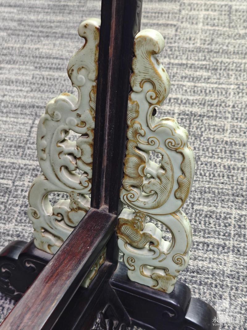 清乾隆 御制紫檀镶瓷粉青釉描金洋彩「五瑞大吉」葫芦式桌屏 - 图11
